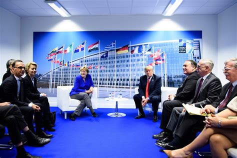 Trump Vs Merkel Beim Nato Gipfel Duell Auf Offener Bühne Der Spiegel