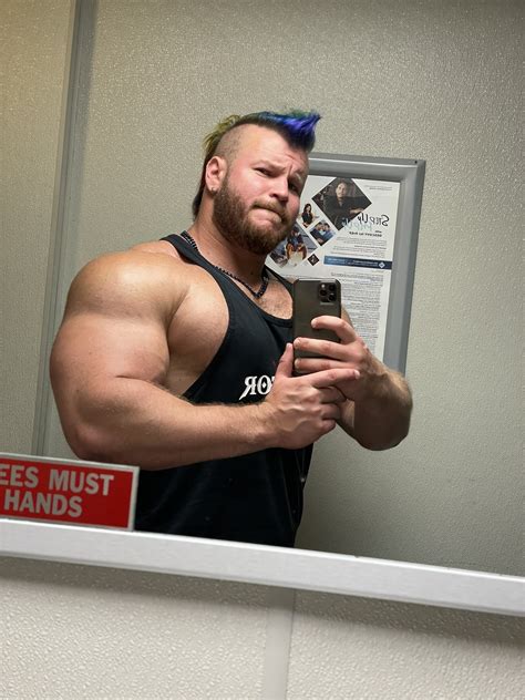 Procubwrestler On Twitter Rt Ksmo Blankly Staring At The Mirror Selfie Https T Co