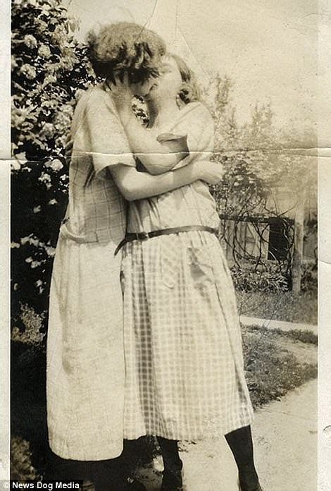 Photographic Images Vintage Lesbian 1800s 1900s Postcards Photos Rfeie
