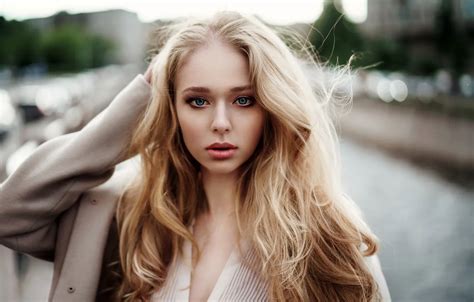 Обои взгляд поза модель портрет макияж прическа блондинка красотка боке Mariya Galina