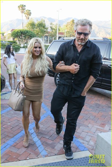Photo Jessica Simpson Steps Out After Teasing Her Return To Music 14