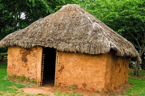 A wealden house built in the late 15th or early 16th century. Etowah Indian Mounds Wattle And Daub Photograph by Millard ...