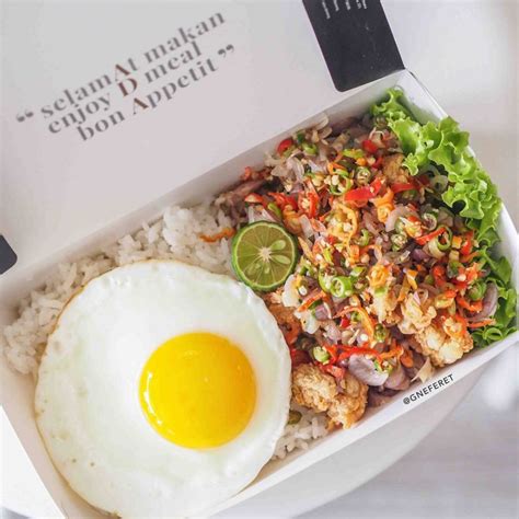 Masukkan ayam ke dalam sambal dan digeprek. Resep Ayam geprek crispy sambal matah - Resep Kuliner ...