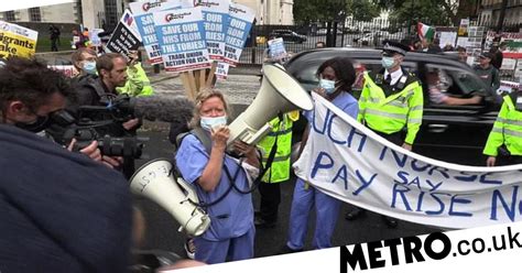 watch nhs workers march on downing st to protest 3 pay rise metro video