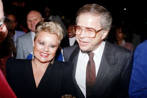 See Exclusive Clip From 2020′ Jim And Tammy Faye Bakker Special Rolling Stone