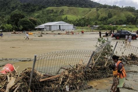 Indonesia Floods Landslides Toll Reaches 77