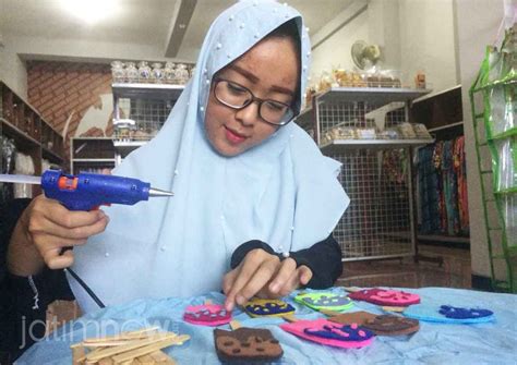 Mulai dari belanja baju baru, menukar uang baru untuk thr, hingga kesiapan polisi mengamankan ibukota. Paling Bagus 16+ Gambar Animasi Anak Makan Es Krim ...