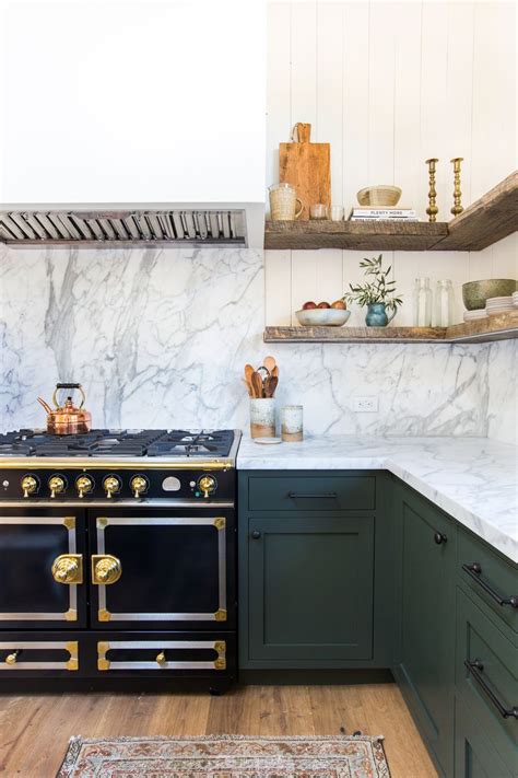 Discover kitchen backsplash ideas to help you add a pop of colour to your kitchen design and complete the look of your living space. 7 Inspiring Solid Kitchen Backsplashes