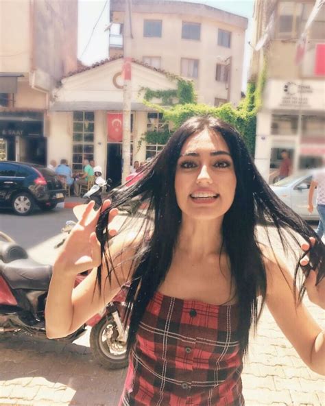 Selin genç kimdir, kaç yaşında, aslen nereli?, selin genç boyu, kilosu, biyografisi ve tüm hayatı ile 21 haziran 1994 yılında i̇stanbul'da hayata gözlerini açan selin genç, baba tarafından aslen adanalı. Селин Генч турецкая актриса