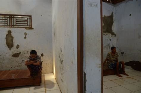 Indonesia Pushes To Unshackle Victims Of Mental Illness New Straits