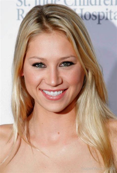 Smiling Face Of Anna Kournikova Super Wags Hottest Wives And