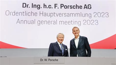 Bild Der Aufsichtsratsvorsitzende Wolfgang Porsche Links Und
