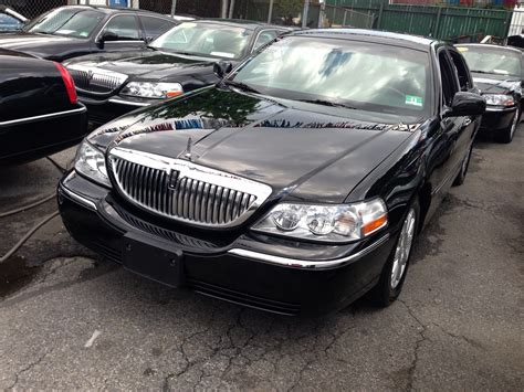 Ever taken an airport cab? 2011 Lincoln Town Car - Pictures - CarGurus