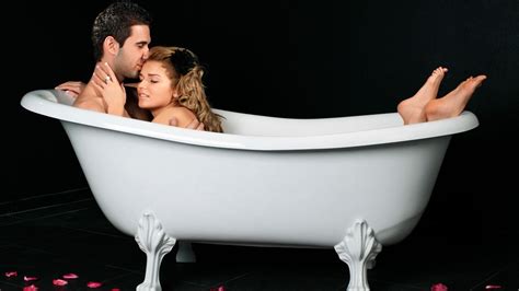 Streaming OnlyFans Babe Lovers In The Bath Ghost Bath Moonlover HeavyPop At Iklanbaru B