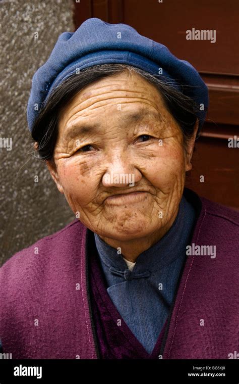 Old Chinese Woman Hi Res Stock Photography And Images Alamy
