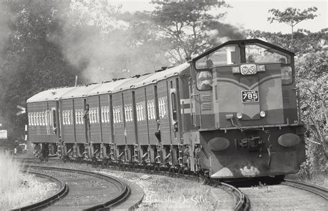 Colombo Badulla Express Train Passing Yagoda Railway Stati Flickr