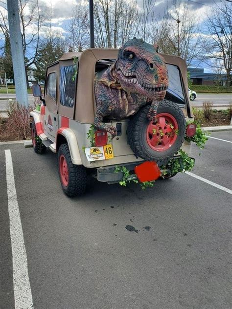 The Ultimate Jurassic Park Jeep Rgtage