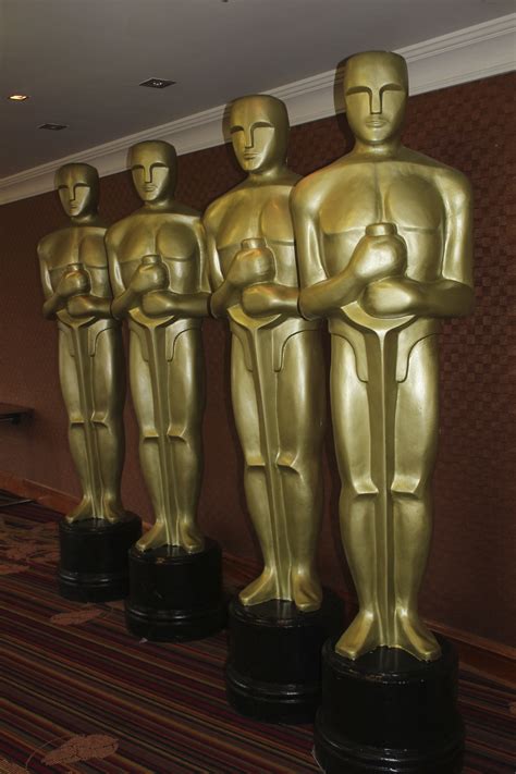 Life Size Oscars Bring Hollywood Style To Awards Ceremonies Academy Awards Party Oscar