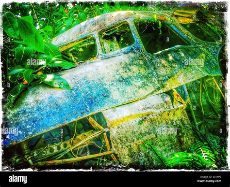 Plane Crash Jungle Hi Res Stock Photography And Images Alamy