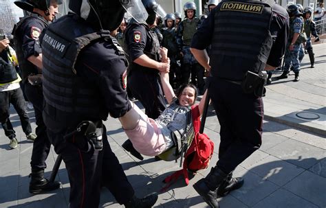 Moscow Police Arrest More Than 1300 At Election Protest The New York Times