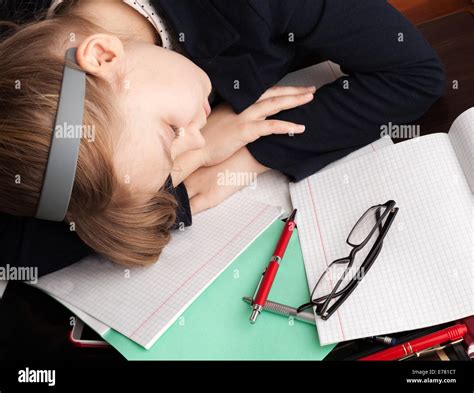 Colegiala Durmiendo Fotografías E Imágenes De Alta Resolución Alamy