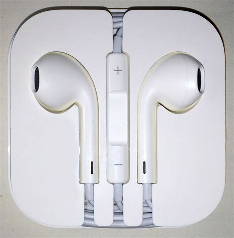 Difference Between EarPods and AirPods | Difference Between