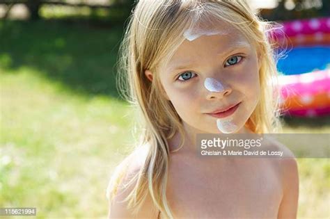Messy Girl Cream Photos Et Images De Collection Getty Images