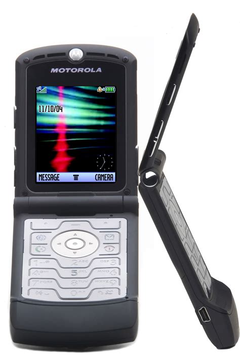 Flip Phones Are Back As Motorola Owner Lenovo Releases New Android Razr