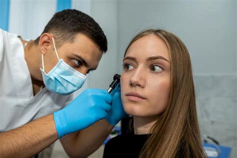 Ent Doctor Uses An Otoscope To Examine A Patientand X27s Ear During
