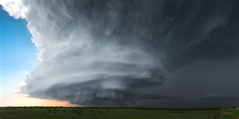 Stunning Supercell Thunderstorm Hovers Over Texas Supercell