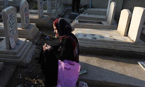 Baghdad Garden Becomes Graveyard Full Of Grieving The New York Times