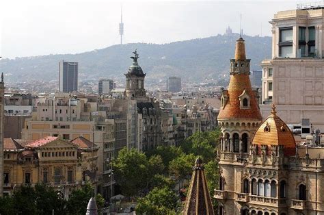 Barcelona city tour is the 'hop on & hop off' service of this spanish city. A Bird's Eye View of Barcelona - Neatorama