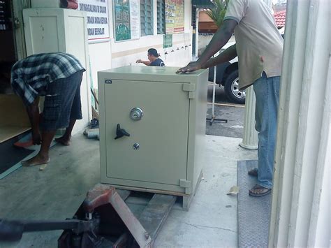 Dan aku tidak tahu isinya. AURA Safebox @ Peti Besi Keselamatan : PENGHANTARAN PETI ...