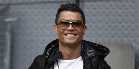 Cristiano Ronaldo Pillado Con Su Nueva Novia En Disneyland París