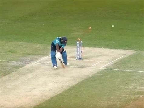 T World Cup After Getting Hit For A Six Mitchell Starc Comes