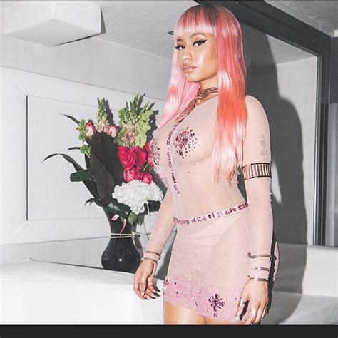 The Harajuku Barbie Is Back Nicki Minaj Sports Pink Wig For New Music Video Superselected