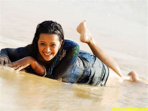 South Hot Reema Sen Sexy Wet Thigh Show In Beach Actress Album