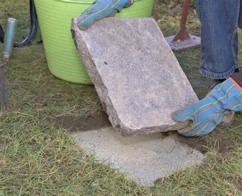 Garten ebenerdig machen diy trampolin eingraben ebenerdig machen youtube ebenerdige trampoline ganzjahrig schon im garten.gaszentral, 3 zim, einbauküche, eingezäunter garten plus.,wohnung mit garten, ebenerdig in wohnung mit garten, ebenerdig. Anleitung: Trittplatten verlegen - Mein schöner Garten