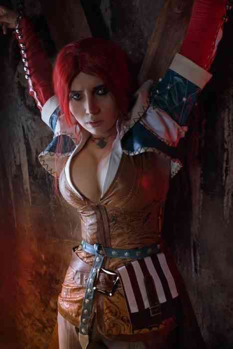 This Erotic Witcher Cosplay Is Breathtaking As Triss Takes Down A Witch Hunter