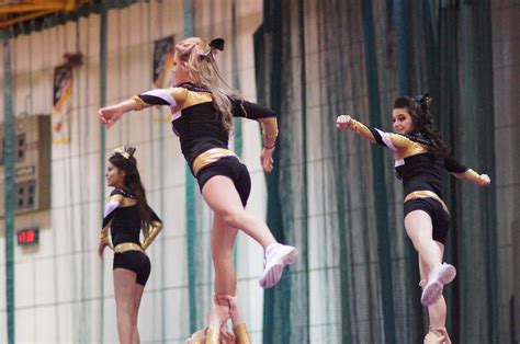 College Cheerleaders Noir et Or Collège de Valleyfield C Flickr