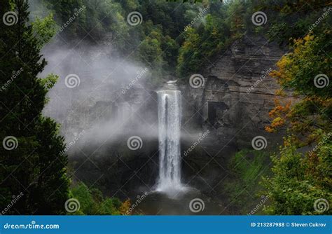 Taughannock Falls Near Ithaca New York And Cayuga Lake Stock Photo