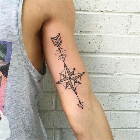 Tätowierung Pfeil Kompass Tattoo Art