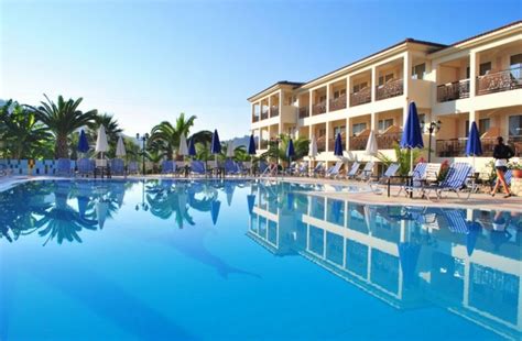 Bρίσκονται 200 m απο τη θάλασσα. PARK HOTEL ,ΤΣΙΛΙΒΙ, ΖΑΚΥΝΘΟΣ