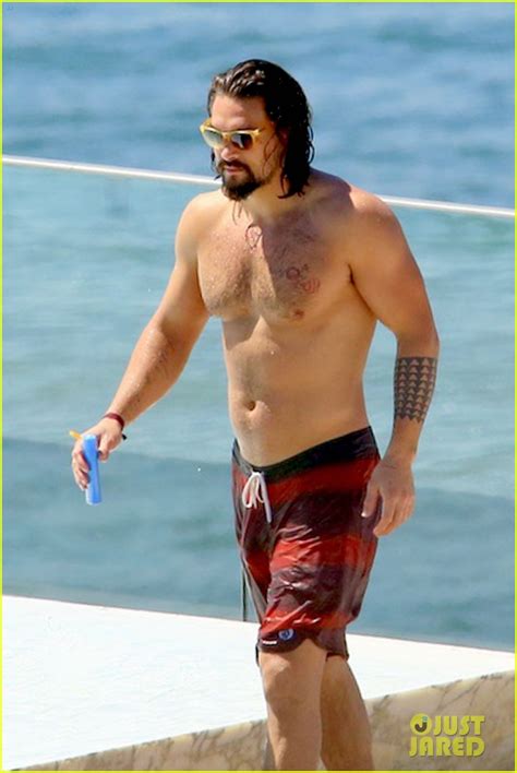 Game Of Thrones Jason Momoa Shows Off His Shirtless Aquaman Body Photo Jason Momoa