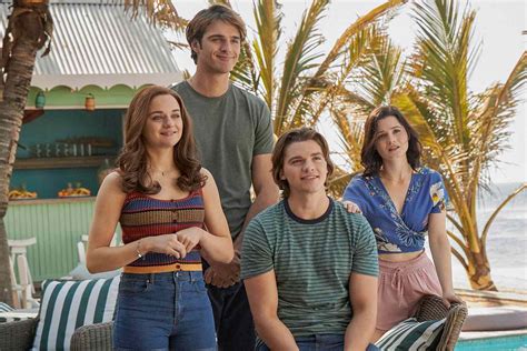 The Kissing Booth 3 Trailer Teases Elles Heartbreaking College Decision