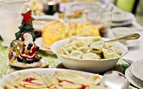 In poland, the 24th of december is probably the most important day of christmas and therefore the most effort goes into the preparation of the christmas eve dinner. Polish Traditional Christmas Eve Dinner - Traditional Dishes And Cakes For Christmas Eve In ...