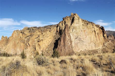 7 Unforgettable Hikes at Smith Rock (+ Quick Visitor’s Guide) — Pines