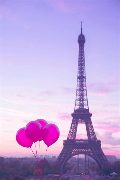 Gambar Menara Eiffel Pink