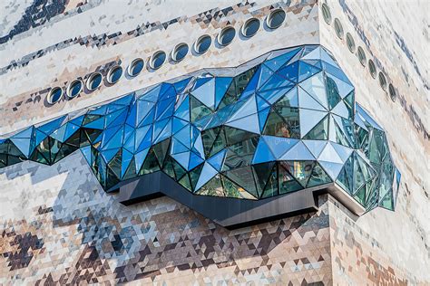 Oma Creates Multifaceted Glass Route At The Galleria Store In Gwanggyo
