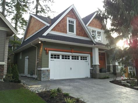 Cedar's natural color varies as shown in these examples, yet without applying a paint or stain it will all weather to a beautiful gray. Database Error | Exterior house colors, Modern farmhouse ...